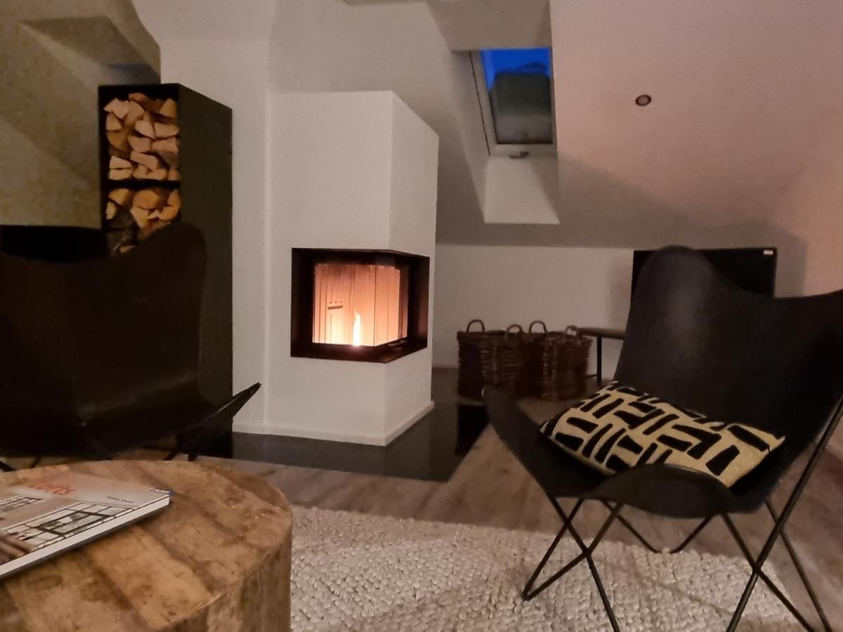 Zollhaus 65 *